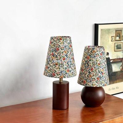 High-End Retro Floral Fabric Table Lamp – French Luxury Pastoral Style for Master Bedroom Bedside Ambiance.