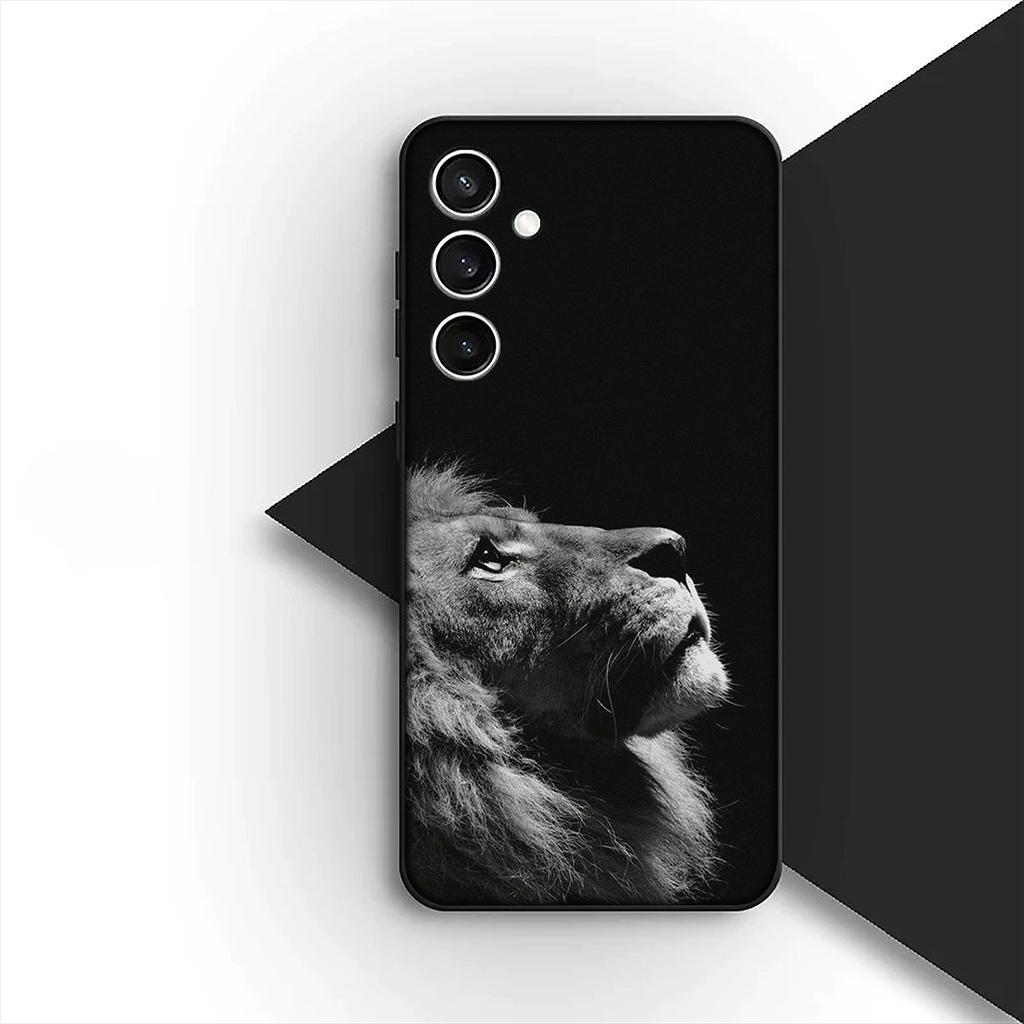 Casing for Motorola Moto G55 G45 G75 G85 G35 Edge 50 30 Fusion 40 NEO Ultra Pro Phone Cover Soft Case Lion Stalking Wolf Art