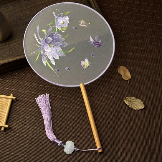 Double-Sided Suzhou Embroidery Round Fan: Ancient Hanfu Dance Accessory