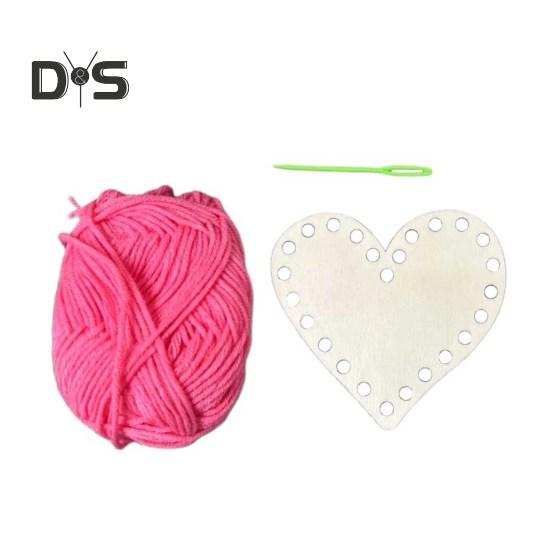 

Дерев яний набір для в язання для початківців. День Святого Валентина. Набір для шиття Зроби сам із дерев яним сердечком із пластиковими голками. Нитки для вишивання для любителів рукоділля. рожевий