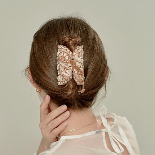 Besty Adelaine Ribbon Hair Clip