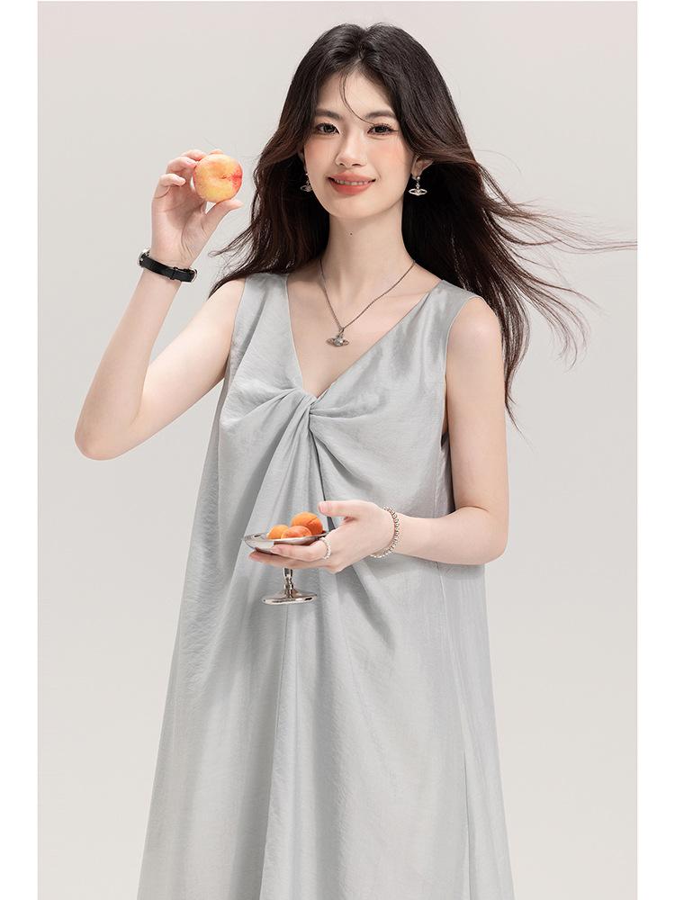 [Original Fabric] Temperament V-neck Kink Pullover Vest Skirt Women's Summer New Loose French Holiday Style Jumpsuit