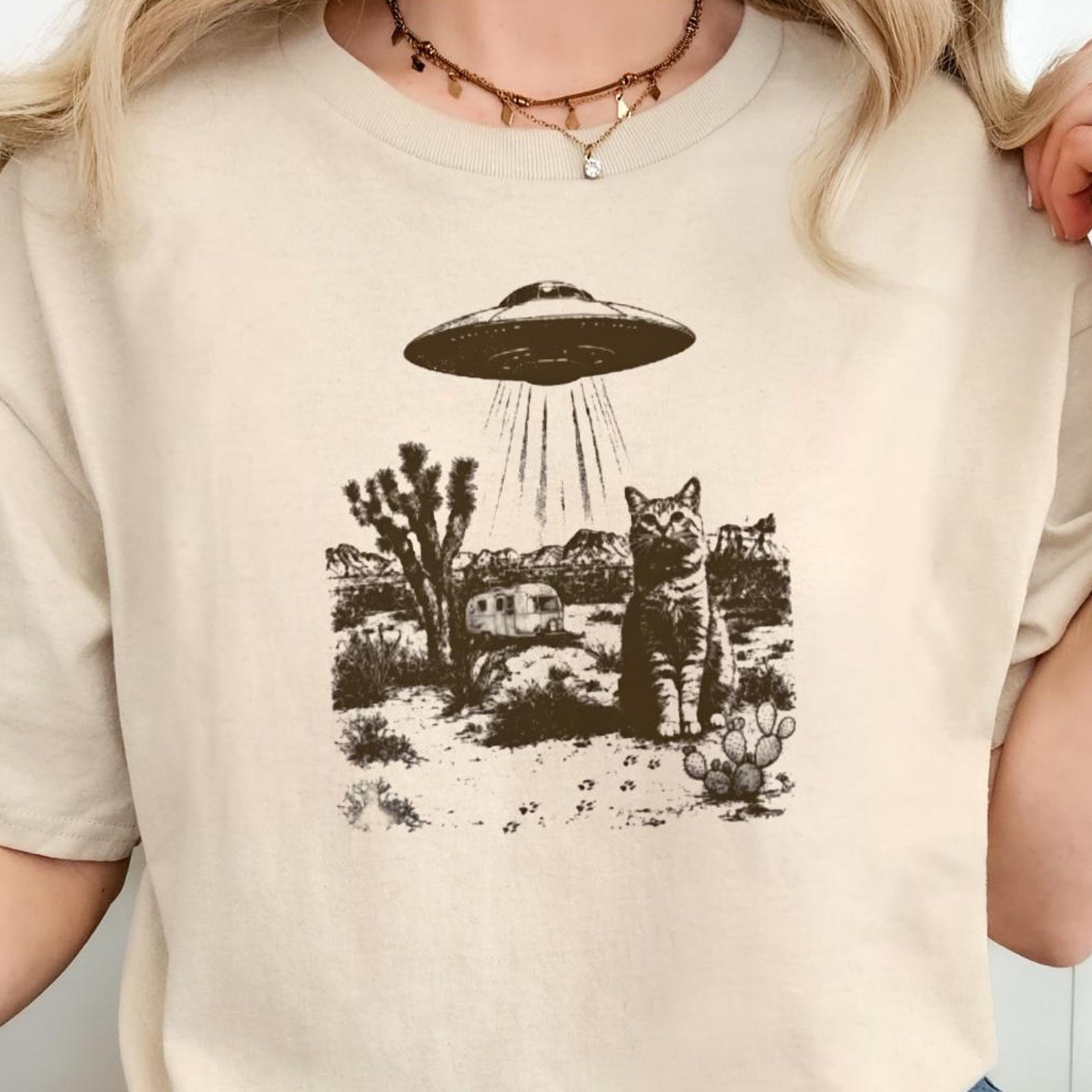 Cat UFO Shirt Funny UFO Meme Tee, Cowboy Cat Graphic Shirt, Cat Lovers Gift, Screenprinted Vintage Tee L