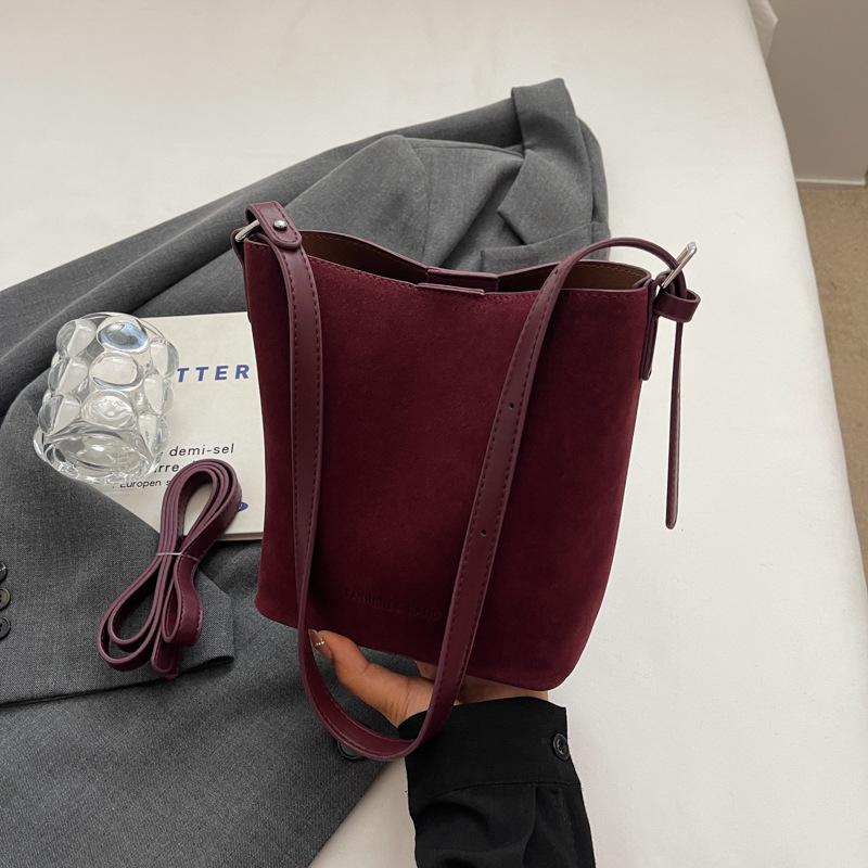 Autumn tote bag large-capacity female student new shoulder high-value bag simple commuter bucket bag