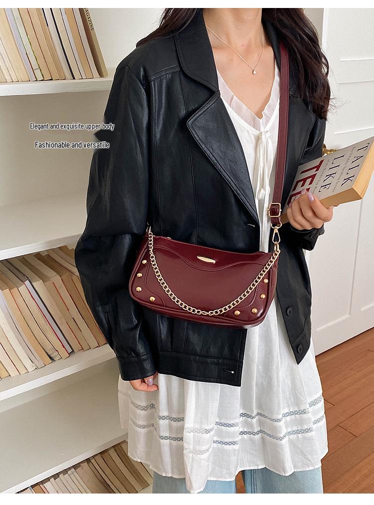 Retro Lightweight Riveted Chain 2026 Fashion Crossbody Baguette Bag