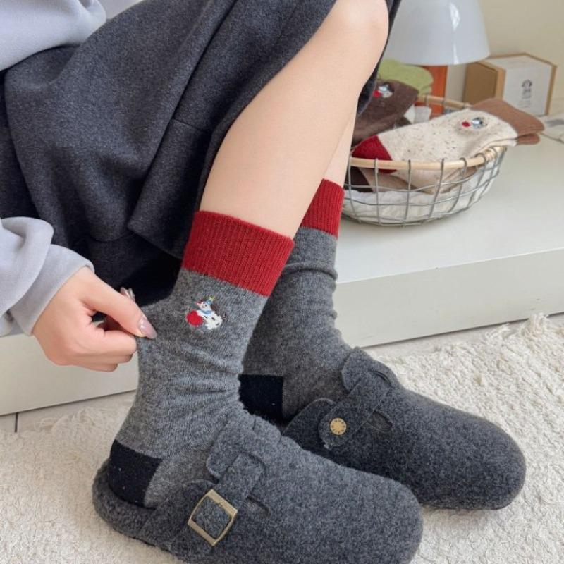 Winter and Autumn Warm Wool Women's Socks with Contrasting Embroidery and Apple Dog Pattern - Simple Mid-calf Length Socks