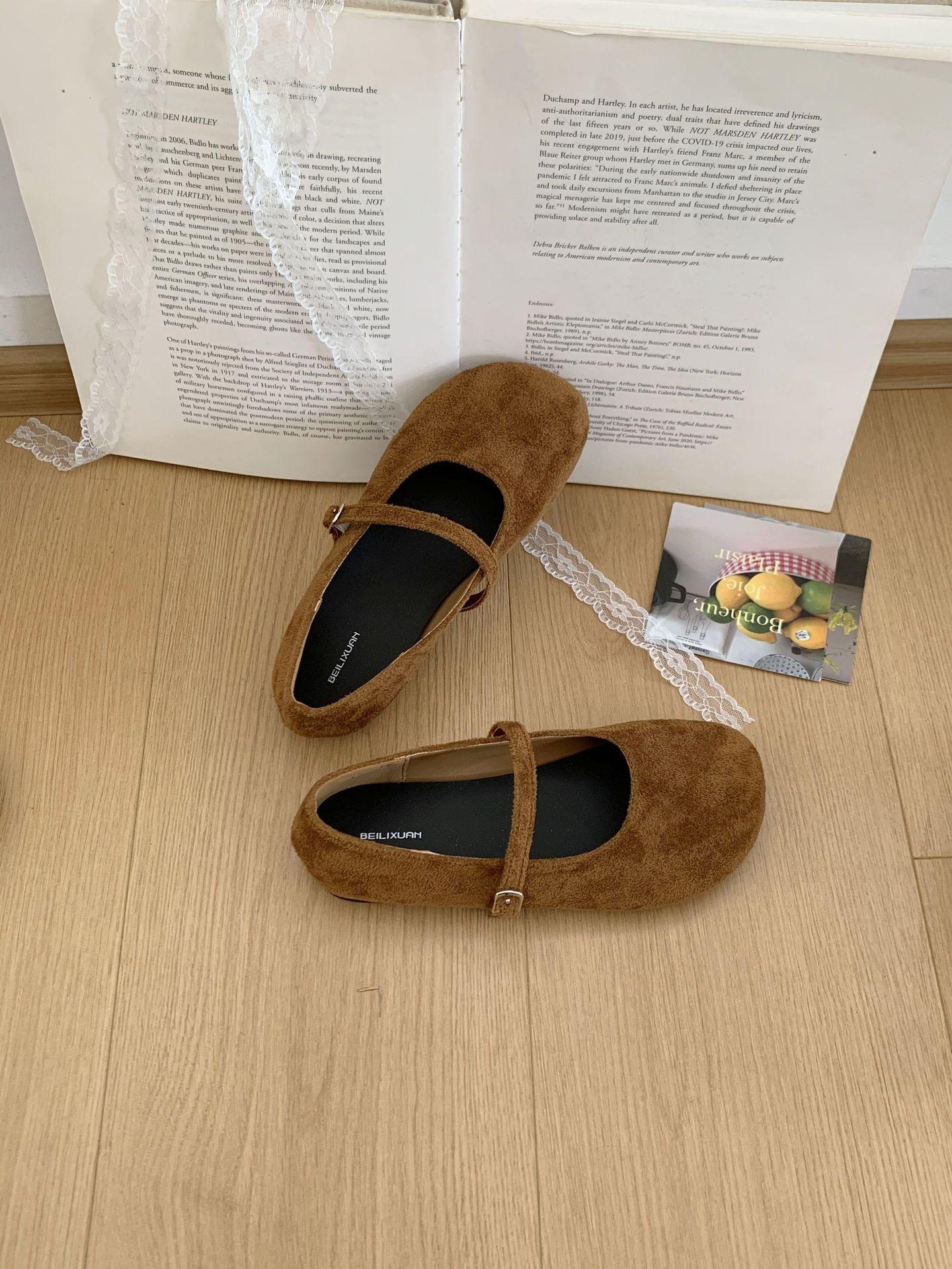 

Ретро поздний вечерний ветер замшевые туфли Мэри Джейн детские осень и зима новые красные балетки с легким вырезом мягкие плоские одинарные туфли женские 40 коричневый