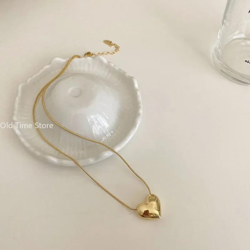 Vintage Love Heart Pendant Necklace Gold Aesthetic Choker for Women Trendy Party Jewelry Gift
