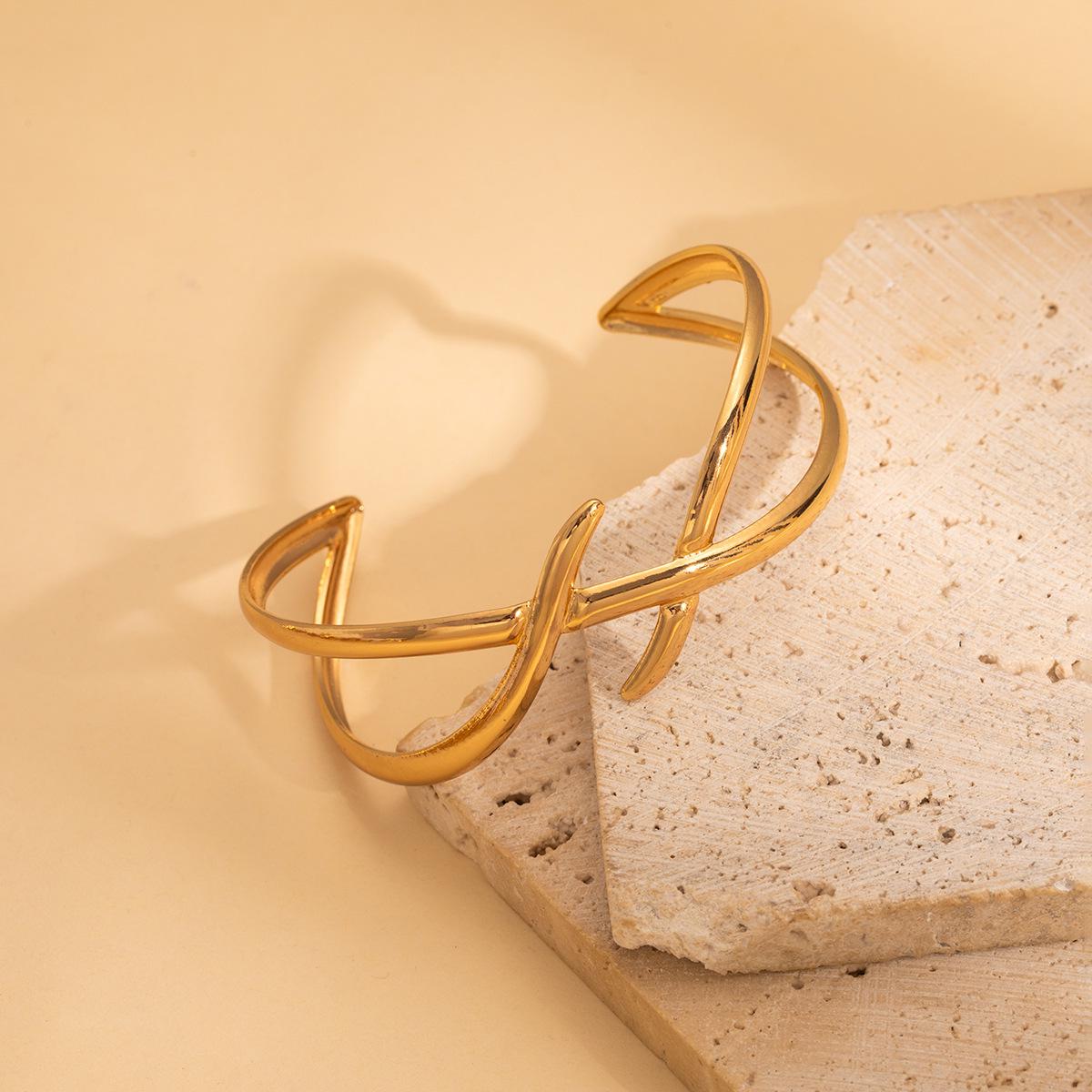 European & American Style Irregular Open Cuff Bracelet - Niche Design, Fashionable Pleated Wide Band for Women