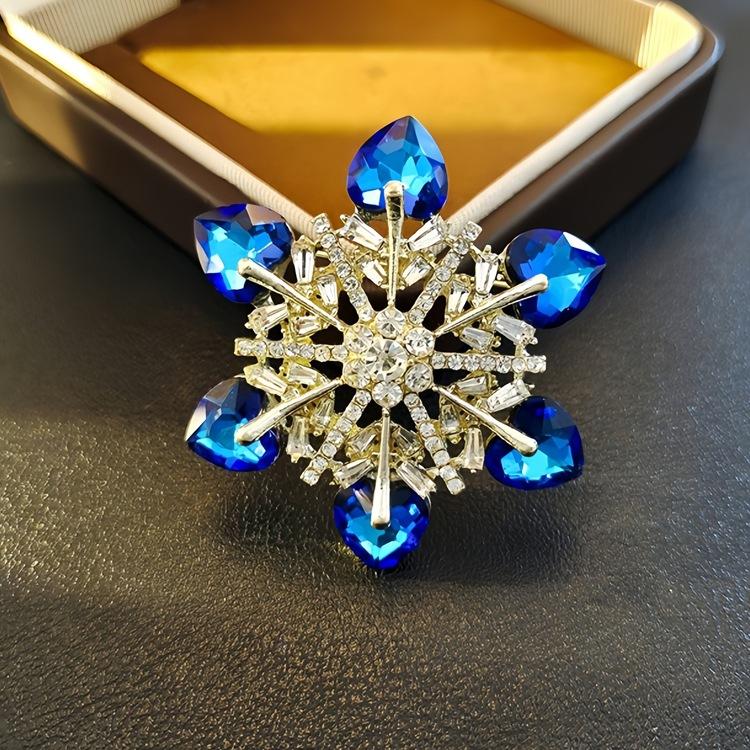 High-End Light Luxury Flower Brooch Female Heavy Industry Design Sense Animal Brooch Diamond Corsage Coat Clothing Accessories