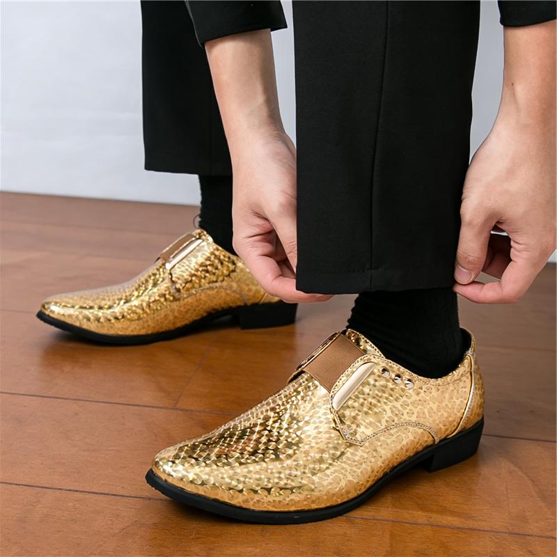 Gentleman Fashon Black Gold Blue Casual Loafter For Men Rivet Pointed Glossy Patent Leather Shoes Formal Wedding Dress Footwear