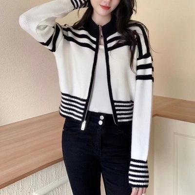 Premium gestreifter taillierter kurzer Primer-Pullover Damen Herbst und Winter fauler Stil lockerer Halbrollkragen Strickcardigan