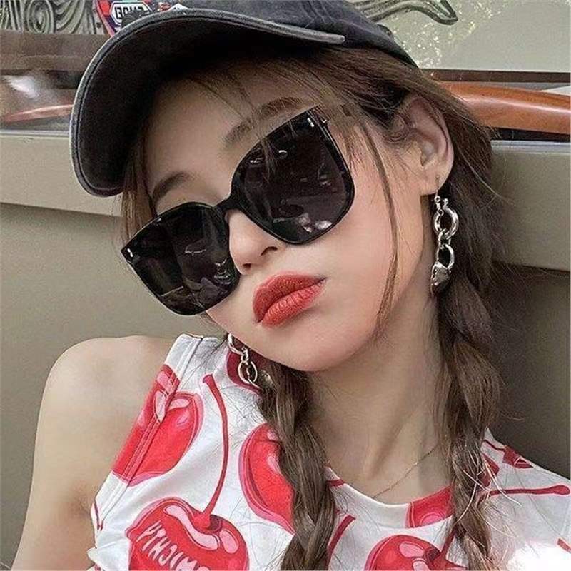 New Decorative Rice Nails Sunglasses Women Design Brand Bigframe Sun Glasses Outdoor Leisure Women Eyewear UV400