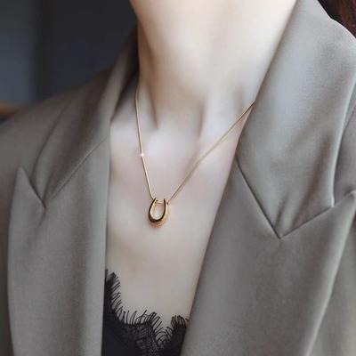 U-Shaped Horseshoe Pendant Necklace Minimalist Luxury Collarbone Chain Casual Sweatshirt Layering Accessory