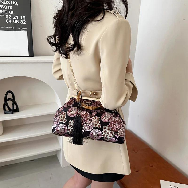 Vintage Crossbody Bags for Women Gray Tassel Lock Shell Clip Chain Handmade Pink Purses and Purses Designer Shoulder Bags