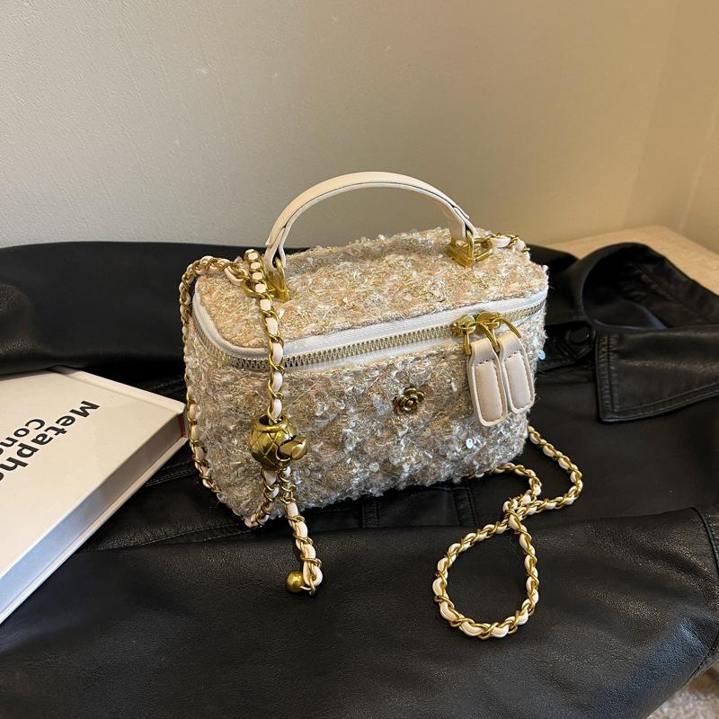 Woolen bag women's autumn and winter 2025 new fashion shoulder messenger bag niche design high-end portable box bag