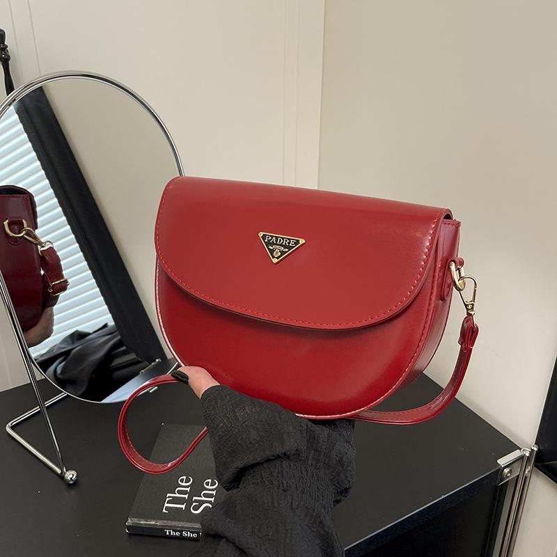 

Premium retro saddle bag women s versatile new niche design simple commuter shoulder messenger bag красный