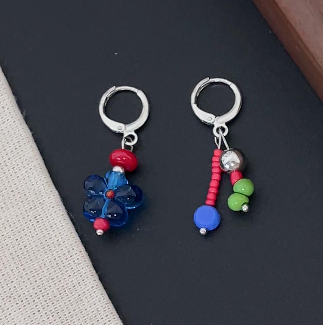 

Asymmetrical Flower Hoop Earrings - Retro and High-End Design