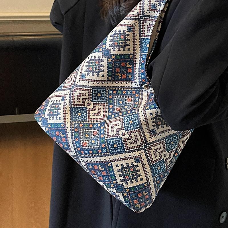 Large-capacity Ethnic Commuting Bag, Fashionable Single-shoulder Bag, and Niche Tote Bag for Classes