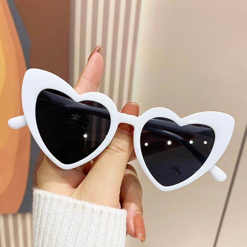 Retro Pose Love Sunglasses Female Fashion Big Face Thin Eyewear Summer Travel Sunshade