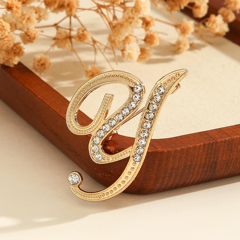 1pcs Crystal Rhinestone 26 Letters Women Collar Brooch Elegant Temperament Pin Jewelry