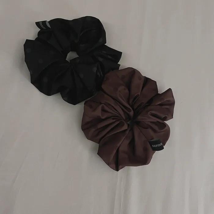 Dot Big Scrunchie (Black)