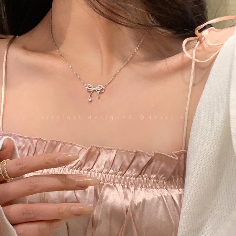 High-End Bowknot Zircon Clavicle Necklace: Elegant, Versatile Summer Accessory with Fashionable and Simple Design