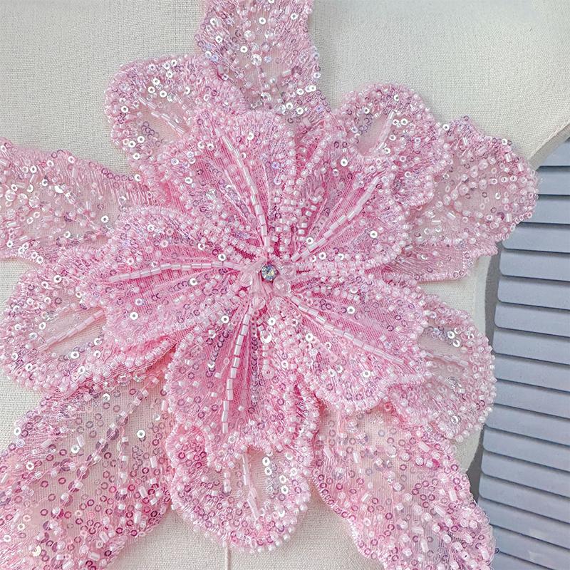 Daugiasluoksnė organza, trimatė gėlė, kristalais inkrustuota perlais su sagės aksesuarais