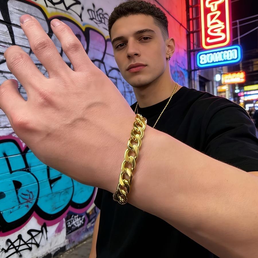 A Single Piece of Trendy Hip-Hop Style Beveled Cuban Golden Bracelet for Men, Serving As a Stylish And Cool Accessory.