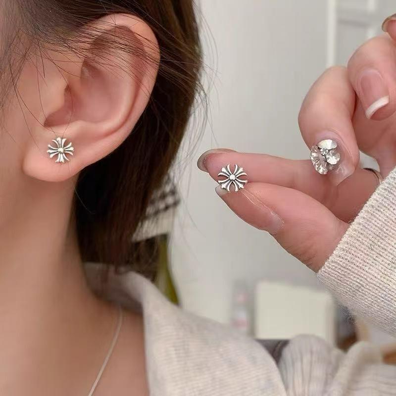 Raising Ear Holes, Small Stud Earrings for Women, Simple, Sweet, Small and Fresh Earrings, Niche Design, Versatile Earrings