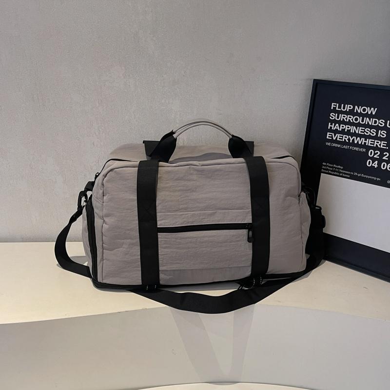 Fashionable Travel Duffel Bag with Adjustable Strap Multiple Pockets Large Capacity Weekend Carry On Bag