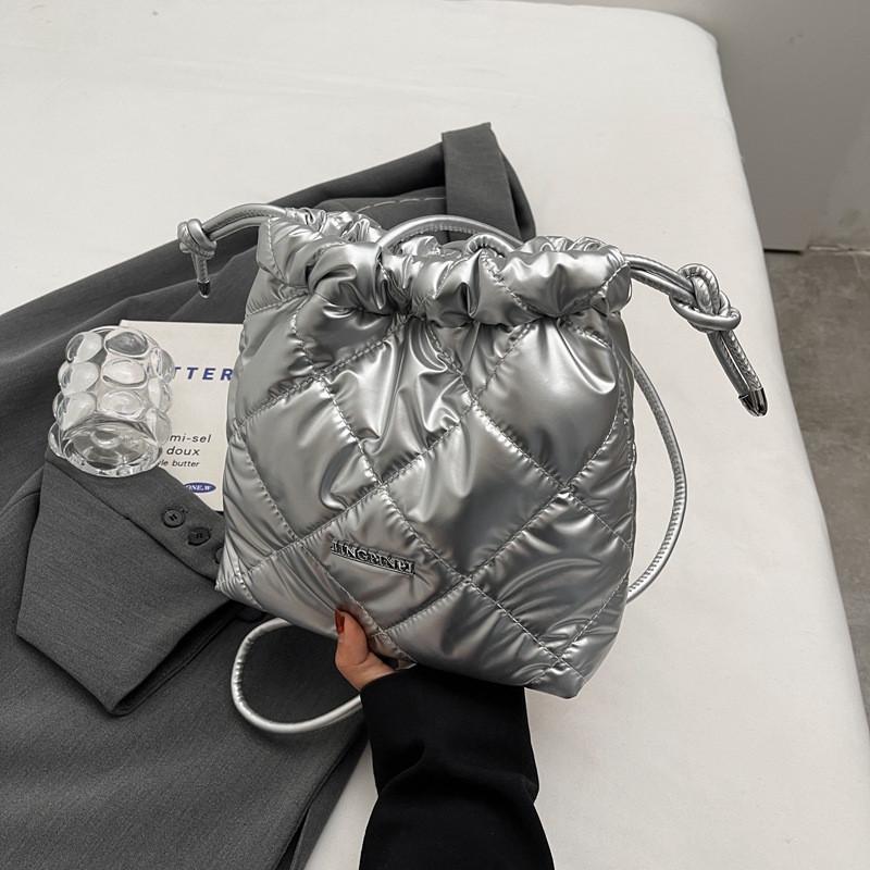 Fashionable Women s Pleated Bucket Bag 2023 New Autumn Winter Korean Style Shoulder Bag серебряный