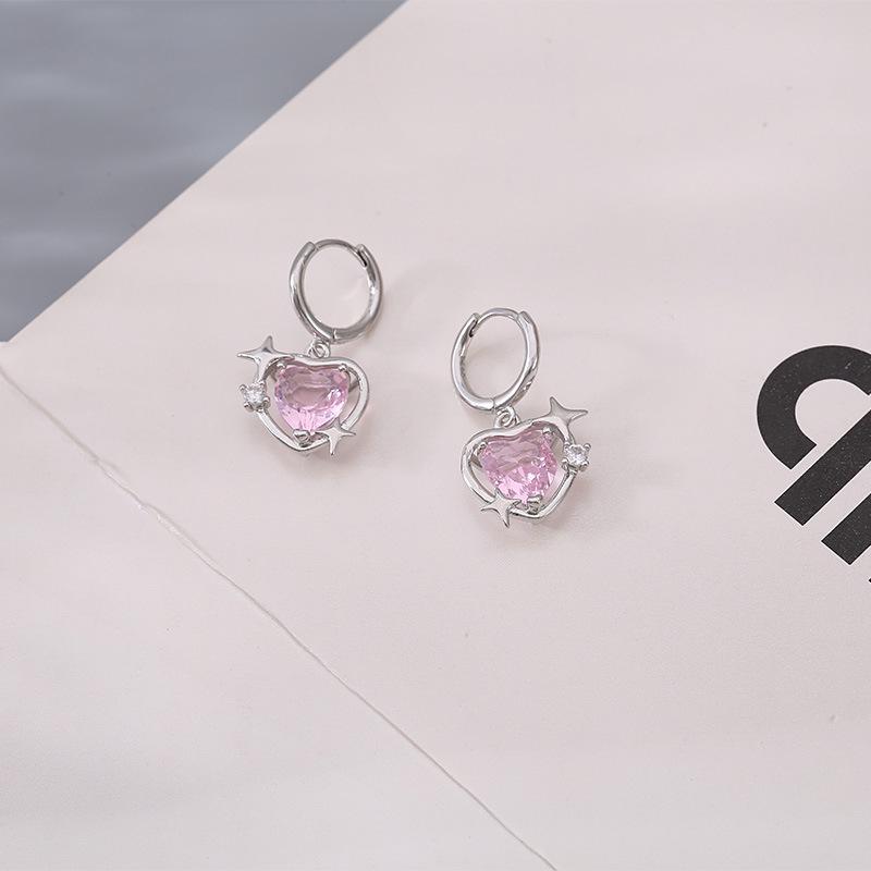 Pink Diamond Heart Hollow Stud Earrings: Sweet, Cool, Simple, and Versatile Design with Exquisite Style.