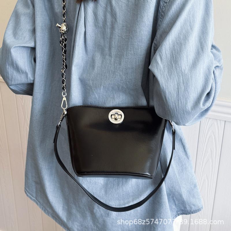 Fashion chain small bag women's 2025 new bucket mother bag high-end texture versatile commuter shoulder messenger bag