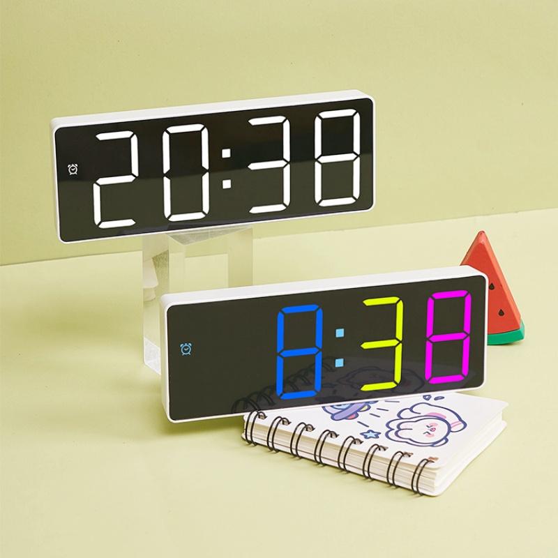 

Цифровой будильник TEMP Date Питание от батареи Голосовое управление Ночной режим Повтор сигнала Настольные часы 12/24H Функция «антибеспокойство» Светодиодные часы жёлтый/синий