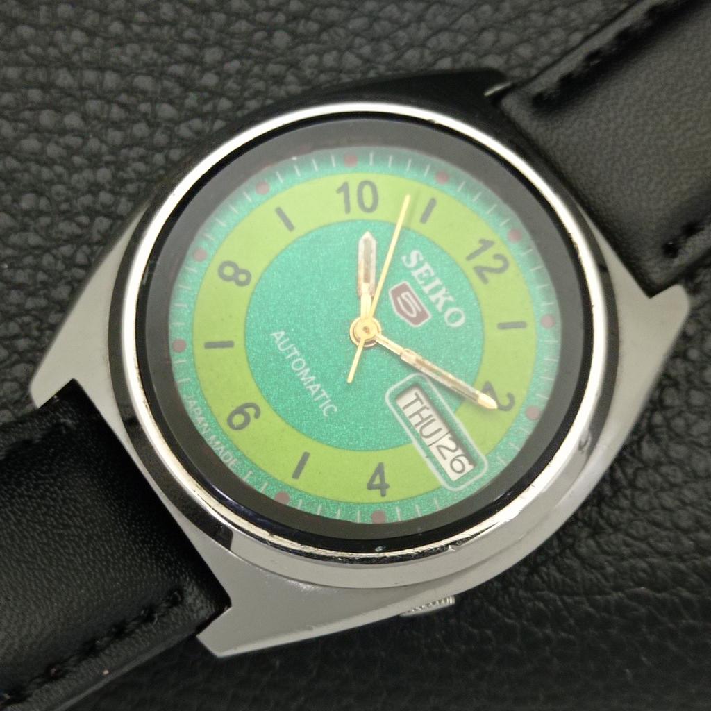 AUTOMATIC VINTAGE SEIKO 5 JAPAN 7009A MENS GREEN COLOR DIAL WATCH a702097-5 R208-a702097