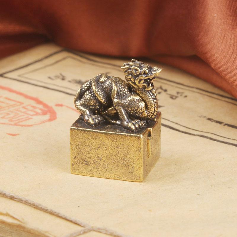 Vintage Brass Qinglong Desktop Ornament Auspicious Beast Mother And Child Copper Engraved Leisure Seal Antique Imitati