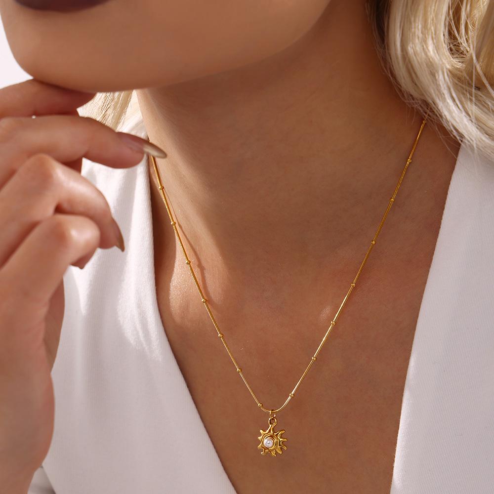 Qiong Yao Sunflower Shell Bead Clavicle Necklace, 18K Gold Plated Stainless Steel, Colorfast Jewelry for Women