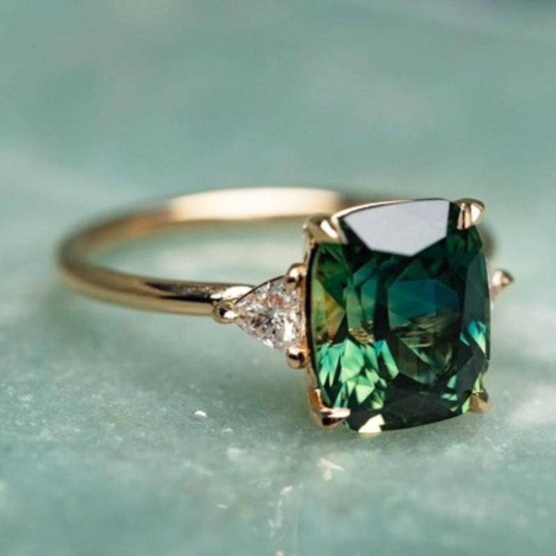 Elegant Vintage Green Zirconia Ring - A Fashionable Wedding Engagement Ring for Ladies