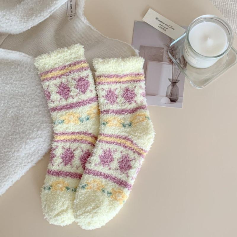 Herbst- und Winter-Nicht-fusselnde Korallenfleece-Socken für Damen, Halbfleece-Damen-Socken für häusliche Wärme, Verdickte Schlafsocken