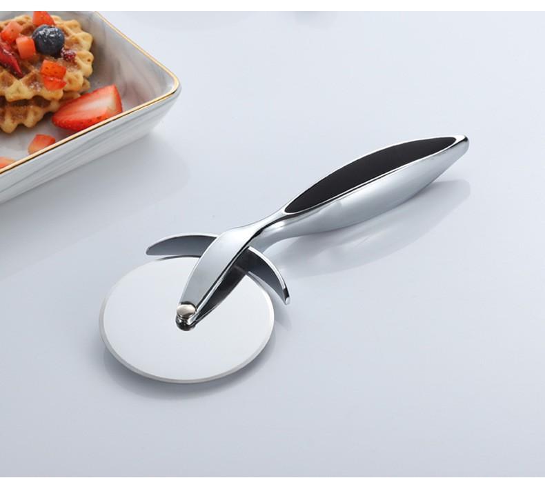 Zinc Alloy Pizza Cutter Wheel with Stainless Steel Blade Ergonomic Handle Baking Tool for Cutting Pizza and Pastry At Home Kitchen Use