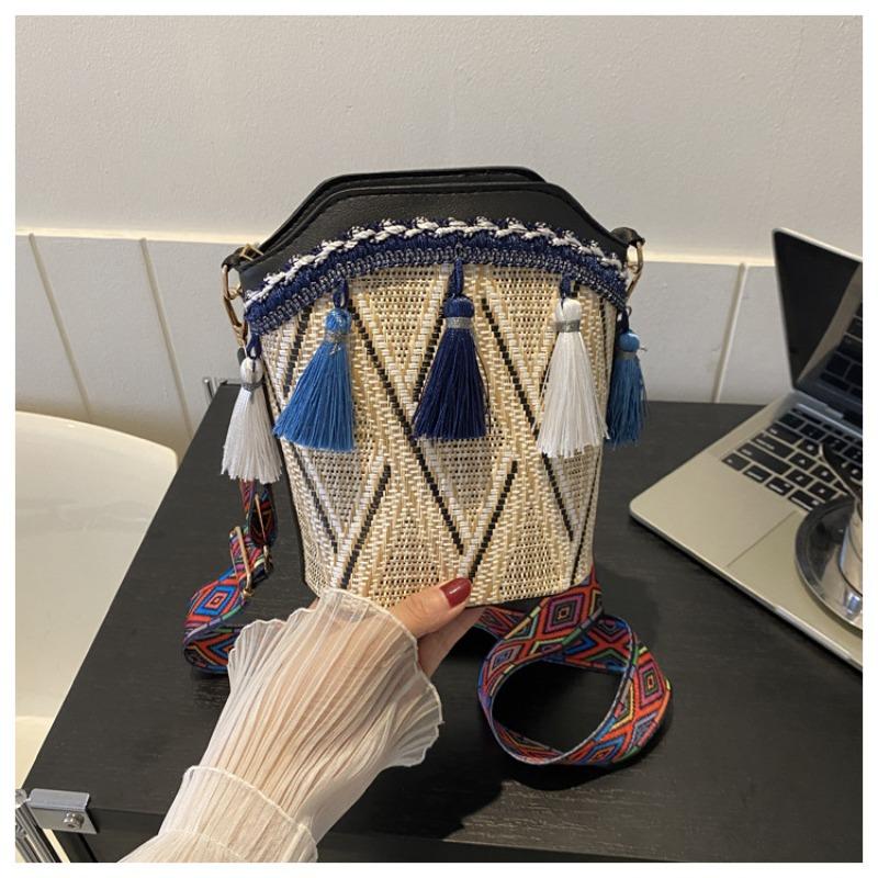 New girl bag women's bag spring fashion contrasting color tassel messenger mobile phone bag shoulder bucket bag
