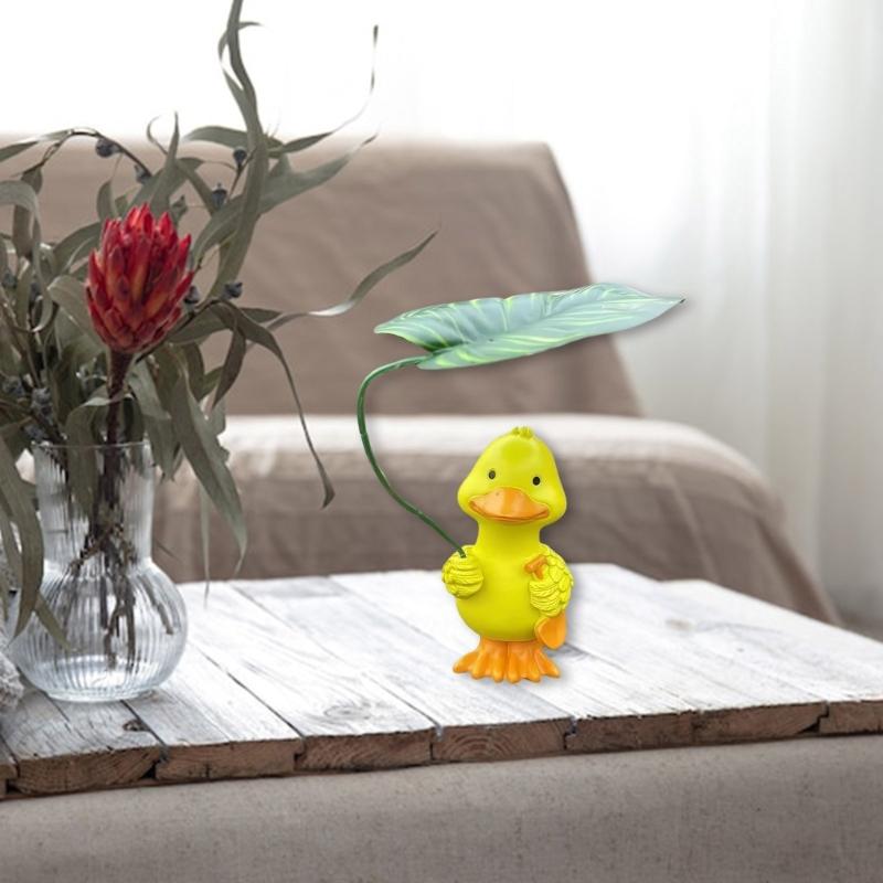 Small Ducks Garden Sculpture With Detailed Orange Feet Weatherproofed Resins Decoration Outdoor Balcony Ornaments