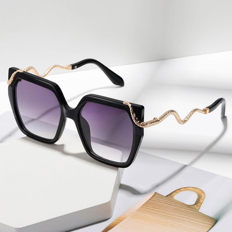 New Fashion Oversized Polygon Sunglasses Women Gradient Lens Glasses Metal Frame Design Snake Decoration Eyeglasses Uv400