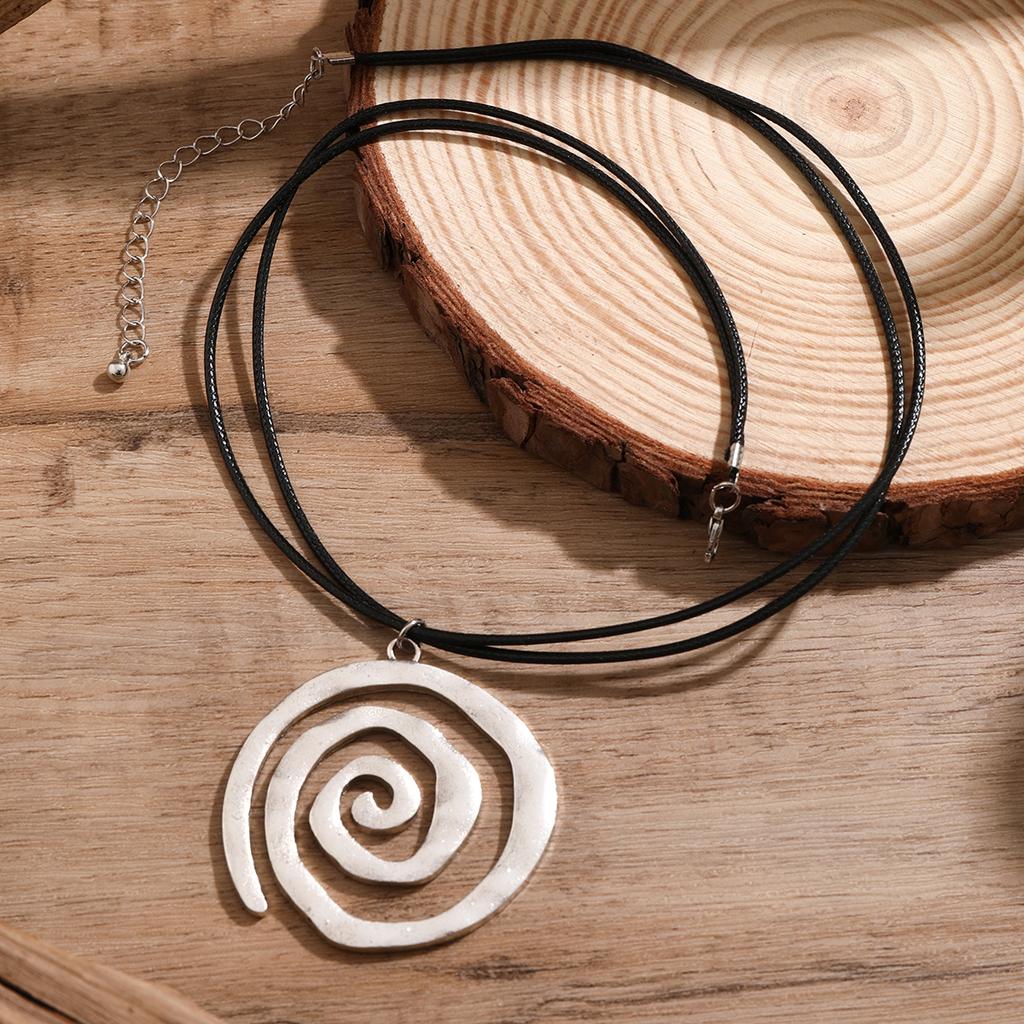 Ethnic Creative Big Spiral Conch Pendant Necklace Women Goth Adjustable Leather Wax Thread Chain Holiday Y2K Jewelry Accessories