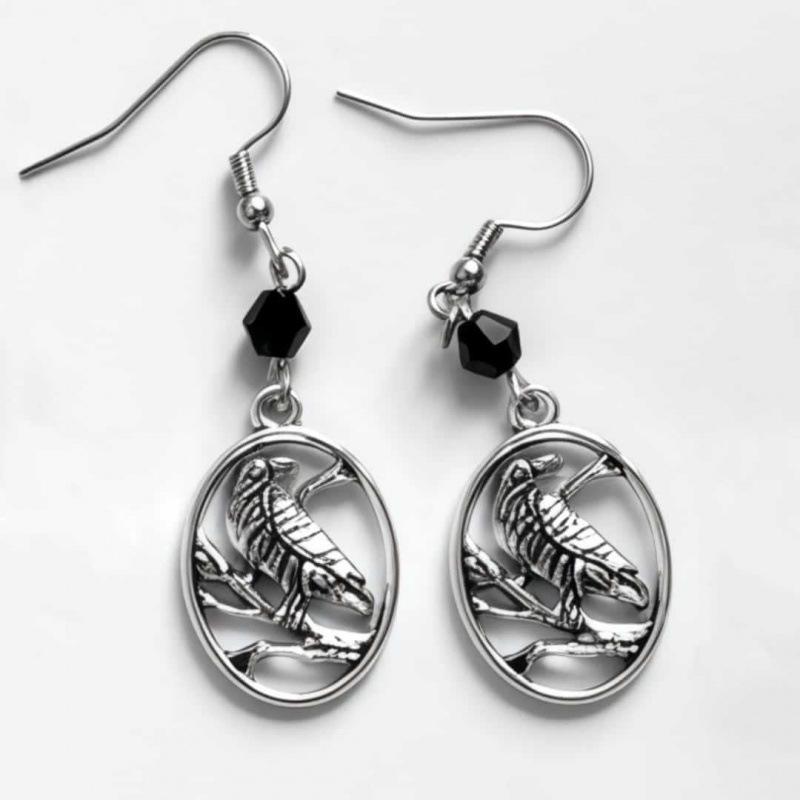 Simple Retro Halloween Earrings: Skull, Bat & Spider Dangle Ornaments - Perfect for Festival Celebrations!