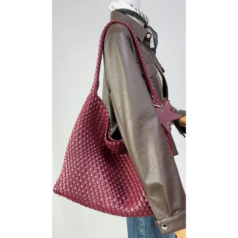Internet Celebrity Explosion Star Woven Bag Champagne Tote Bag Large Capacity Gun Same Hand Shoulder Bucket Bag