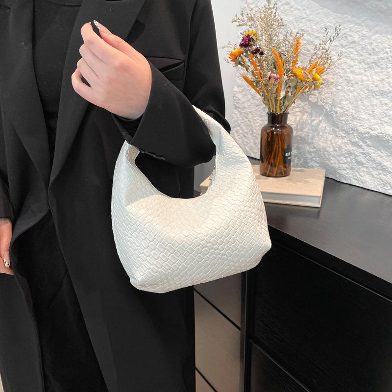 Fashi Pu Weave Bag Red Purse Underarm Bag Fashiable Crescent Mobile Phe Purse and Handbags For Women