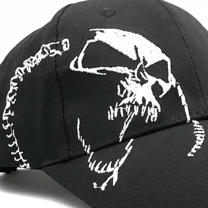 Neue Totenkopf-Stickerei Mode Baseballkappe Männlich und Weiblich Paare Outdoor Sportkappe Sonnenschutzkappe