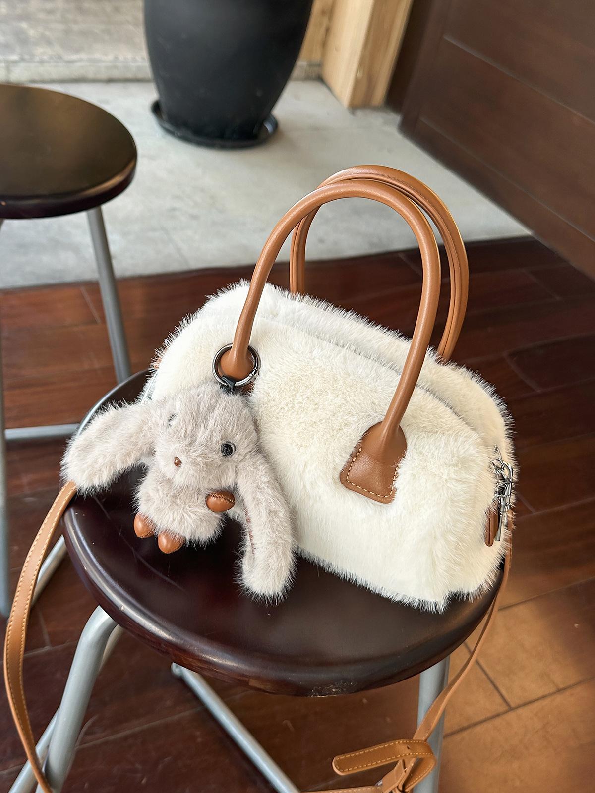 

New fashion all-match messenger bag handbag plush bag